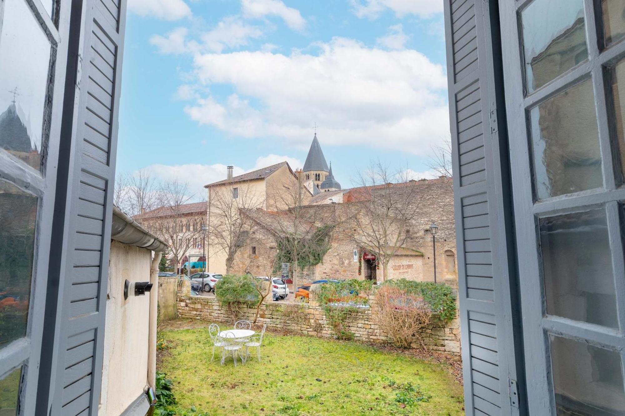Cabana & La Place De L'Abbaye - Centre-Ville, Jardin Клуни Екстериор снимка